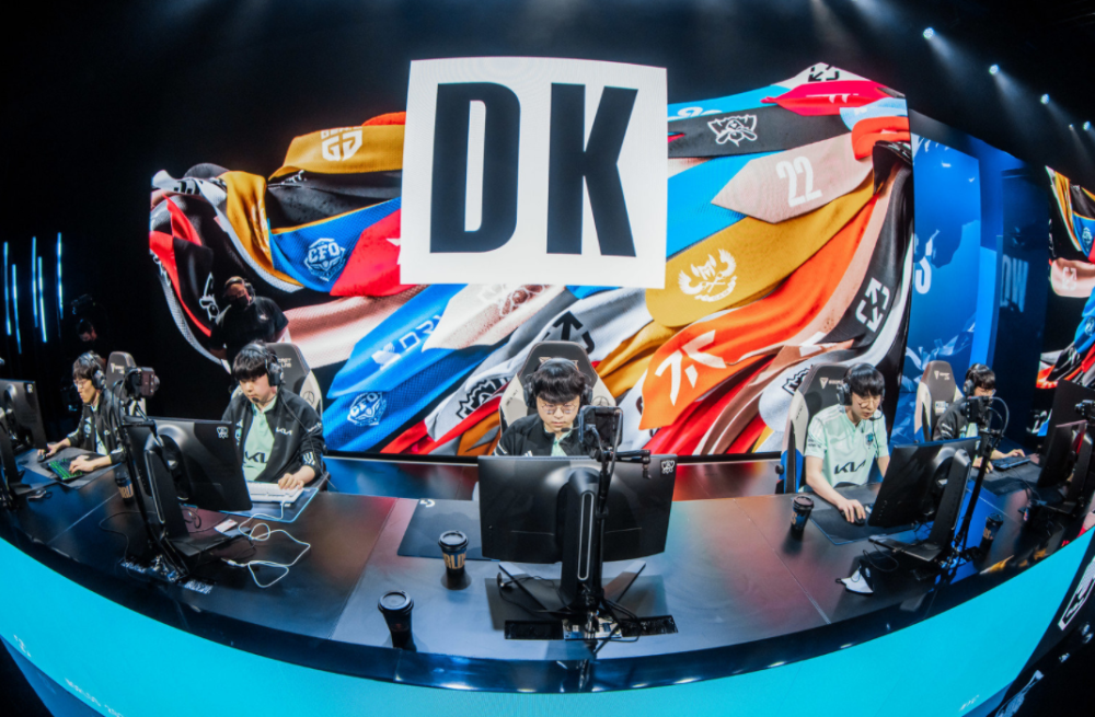 RNG碾压DK,Kanavi极限生还后反打激烈交锋半决赛,留下经典瞬间 RNG碾压DK,Kanavi极限生还后反打激烈交锋半决赛,留下经典瞬间