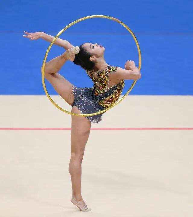 体操球员突破自我,表现堪称完美 体操球员突破自我,表现堪称完美