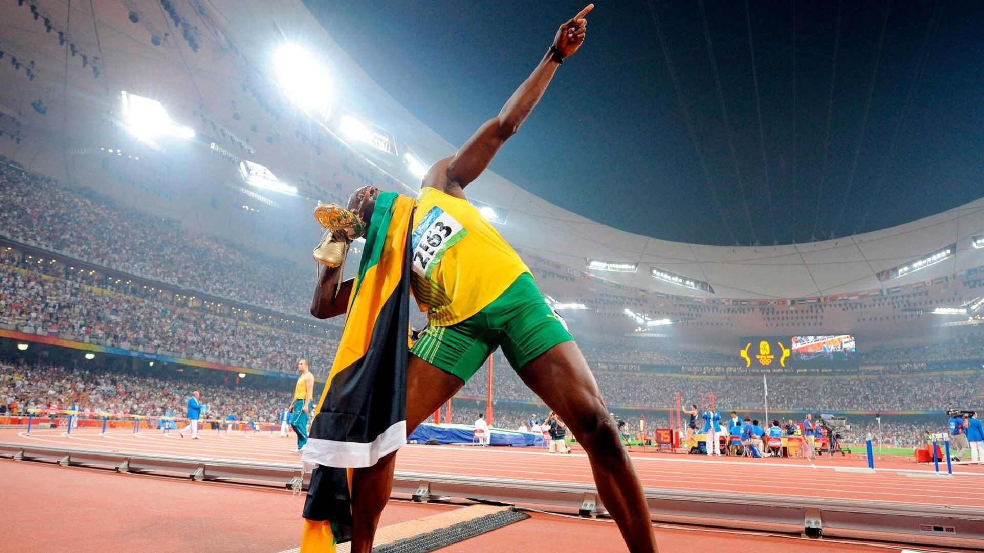 F1与NBA的梦幻交错，当赛道争冠暗流遇上篮球绝杀时刻