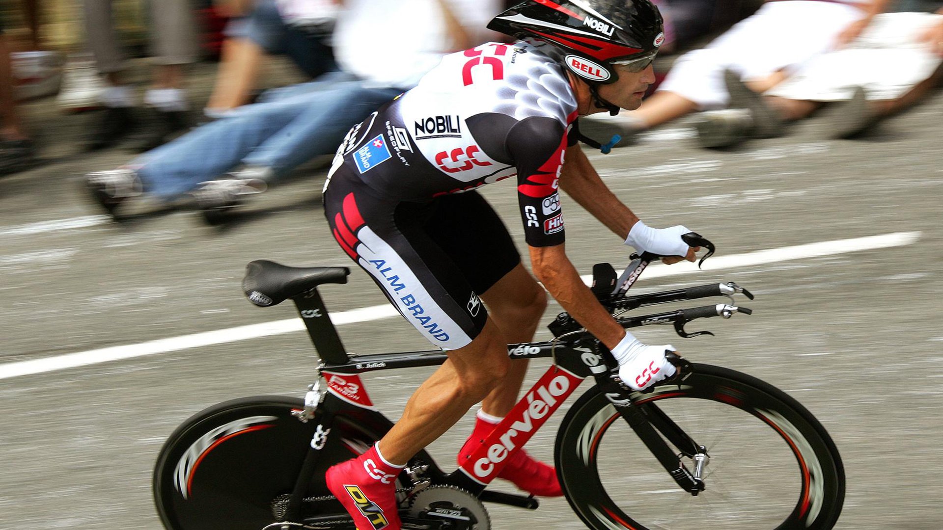 恩比德无解统治！辽宁队挑战马刺遭全面碾压，篮球鸿沟何时能跨越？